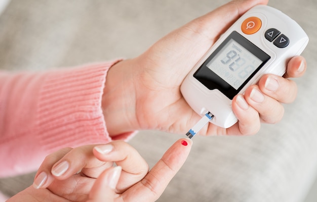 Continuous Glucose Monitoring Device Market